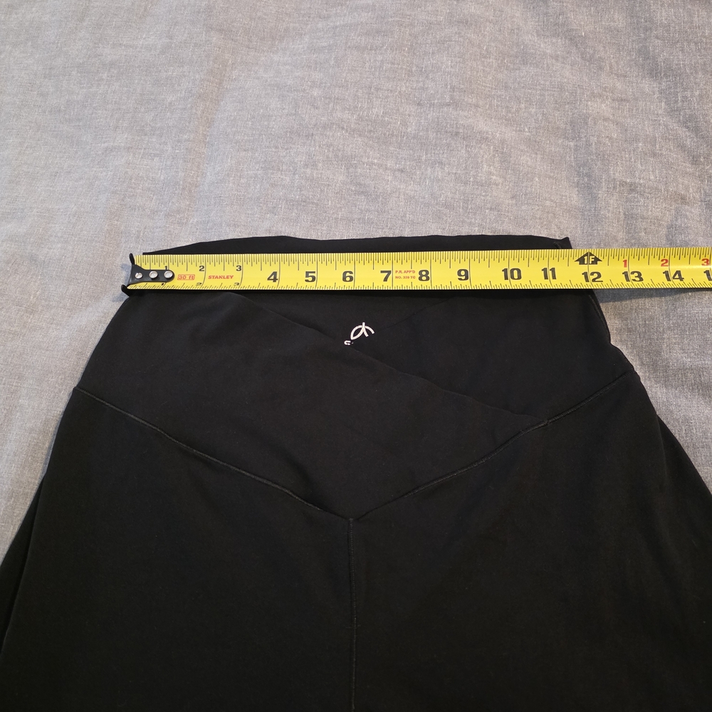 Elegant Black Flare Yoga Pants - Picture 6 of 7